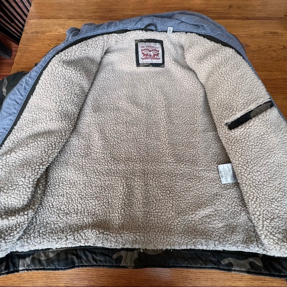 ⭐️  Levi's® Washed Cotton Camouflage Sherpa-Lined Hooded Trucker Jacket LARGE - Picture 3 of 15